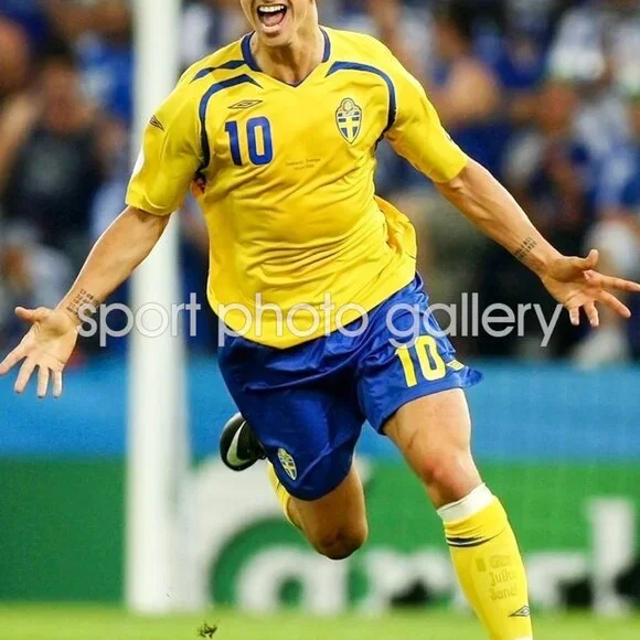 New Zlatan Ibrahimovic #10 Sweden 2007/2008/2009 ORIGINAL Umbro Soccer Jersey L